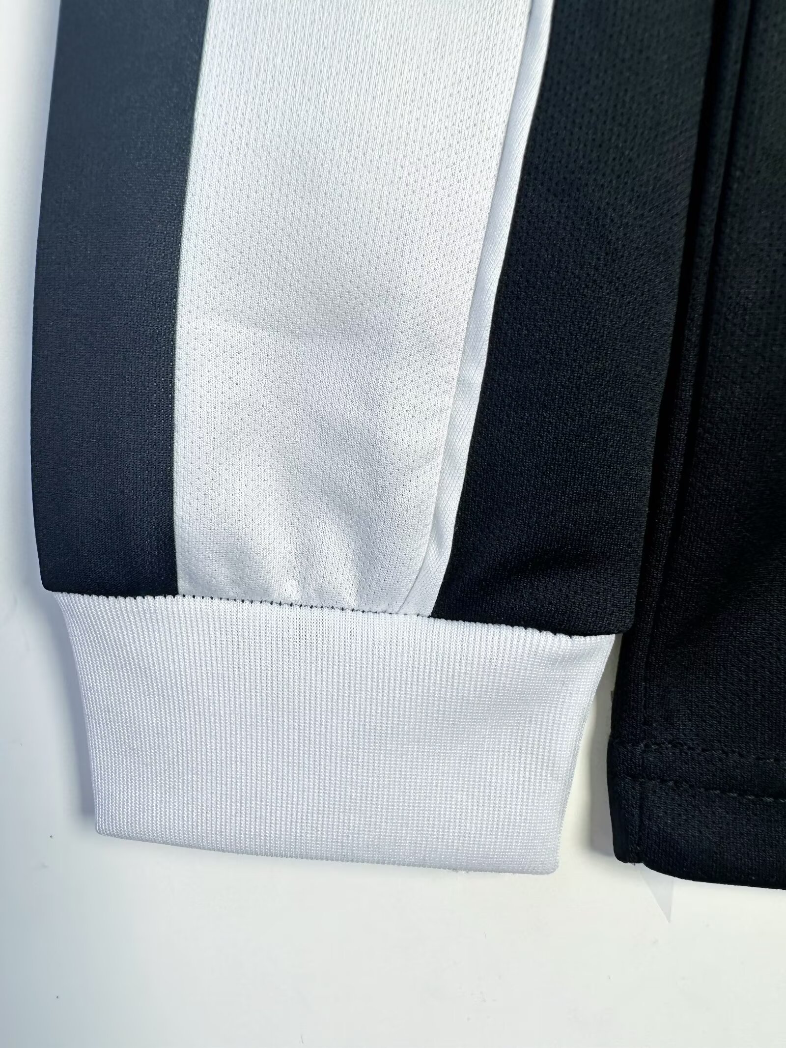 Juventus Home Long Sleeve Retro Jersey 2002/03