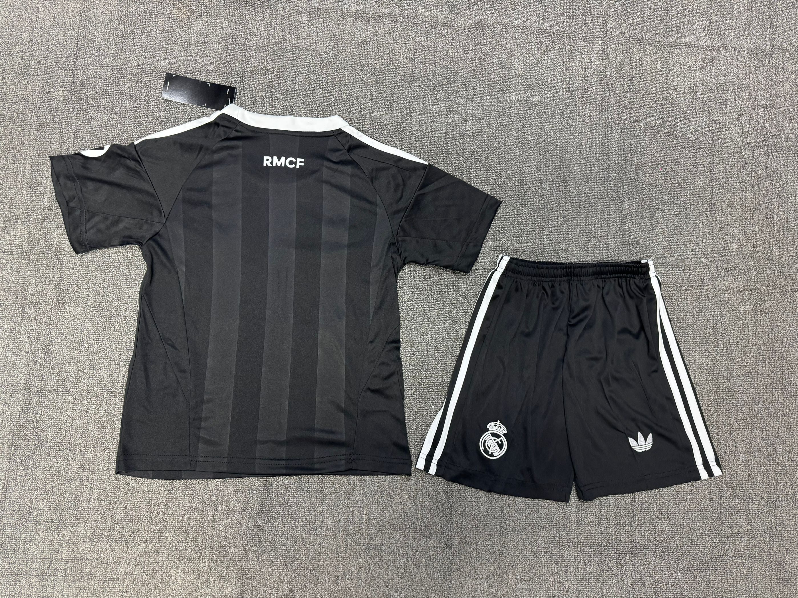 Real Madrid Goalkeeper Kids Suit 25/26