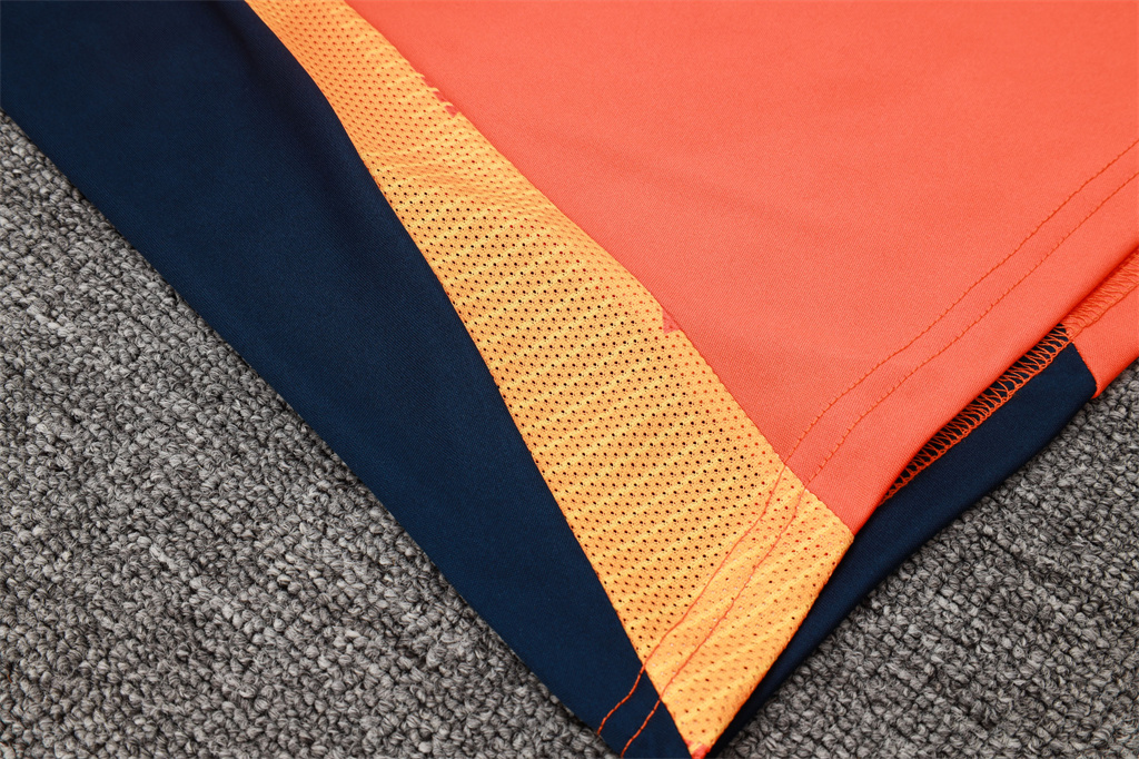 Juventus Training Jersey 24/25