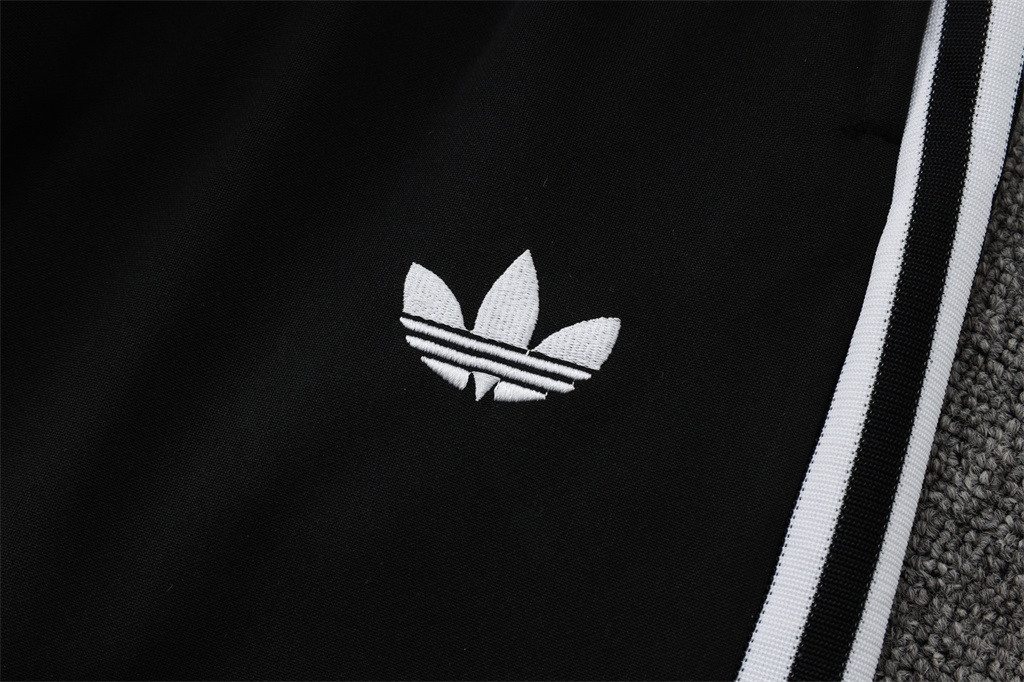 Manchester United Training Pants 24/25