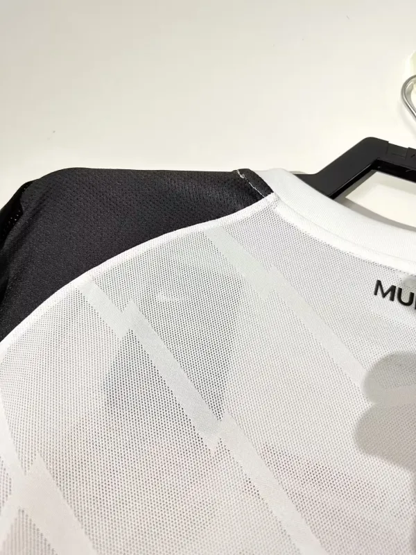 2010-11 Manchester United Retro Jersey Away