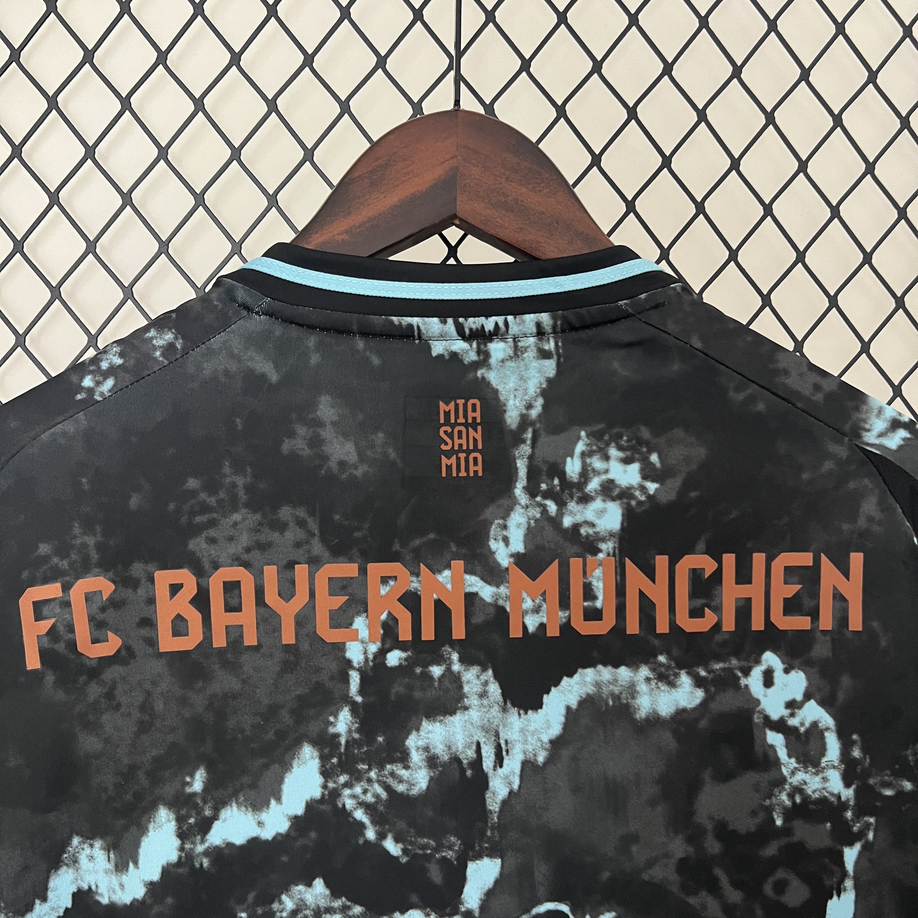 Bayern Munich Away Man Jersey 24/25