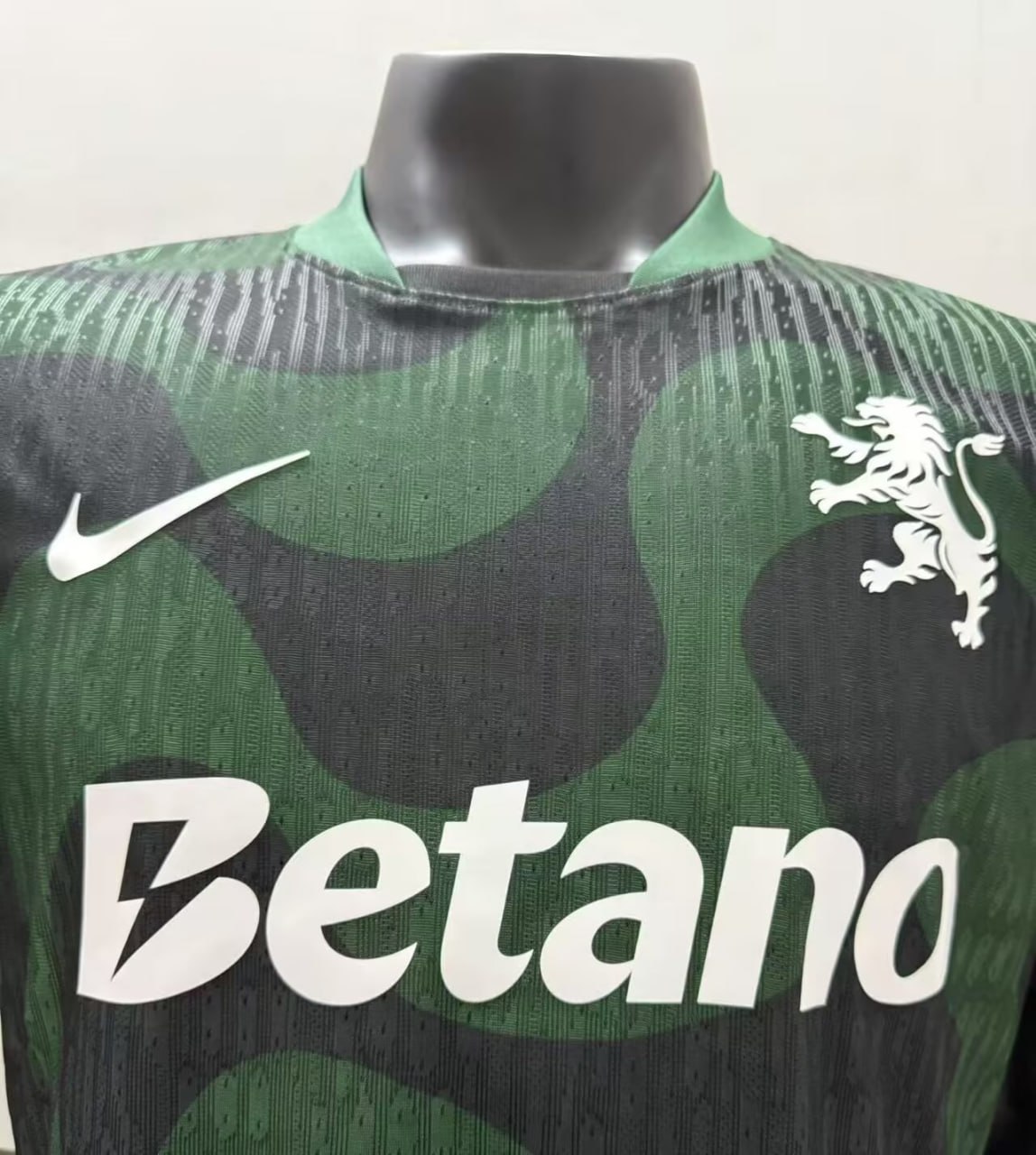 Sporting Lisbon Away Player Man Jersey 25/26