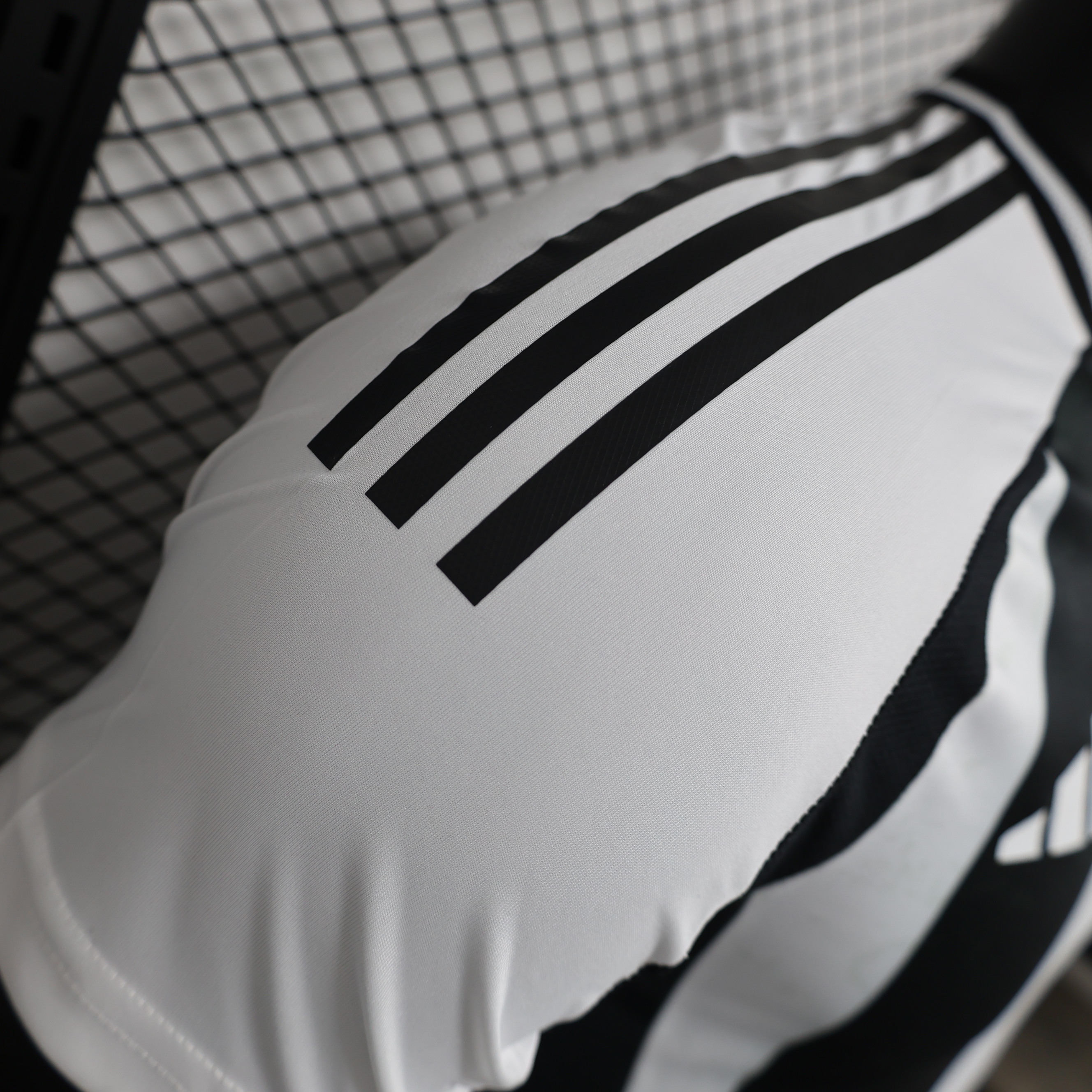 Juventus Home Player Jersey 24/25