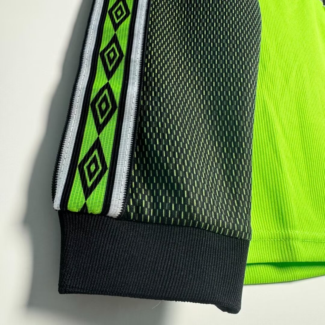 Manchester United Home Long Sleeve Retro Jersey 1998/99