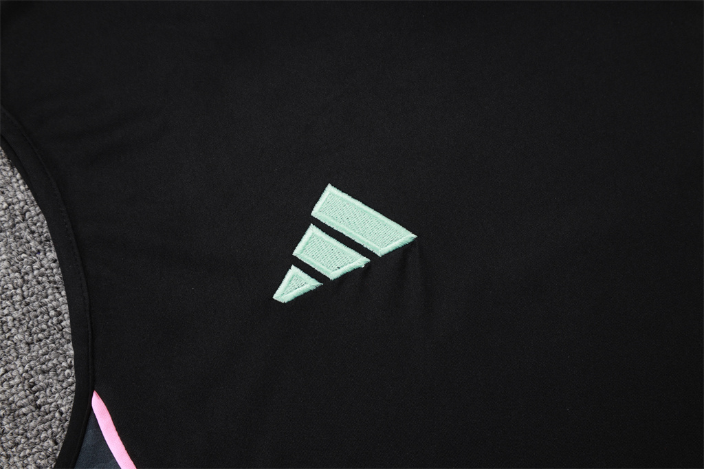 Juventus Training Jersey 25/26