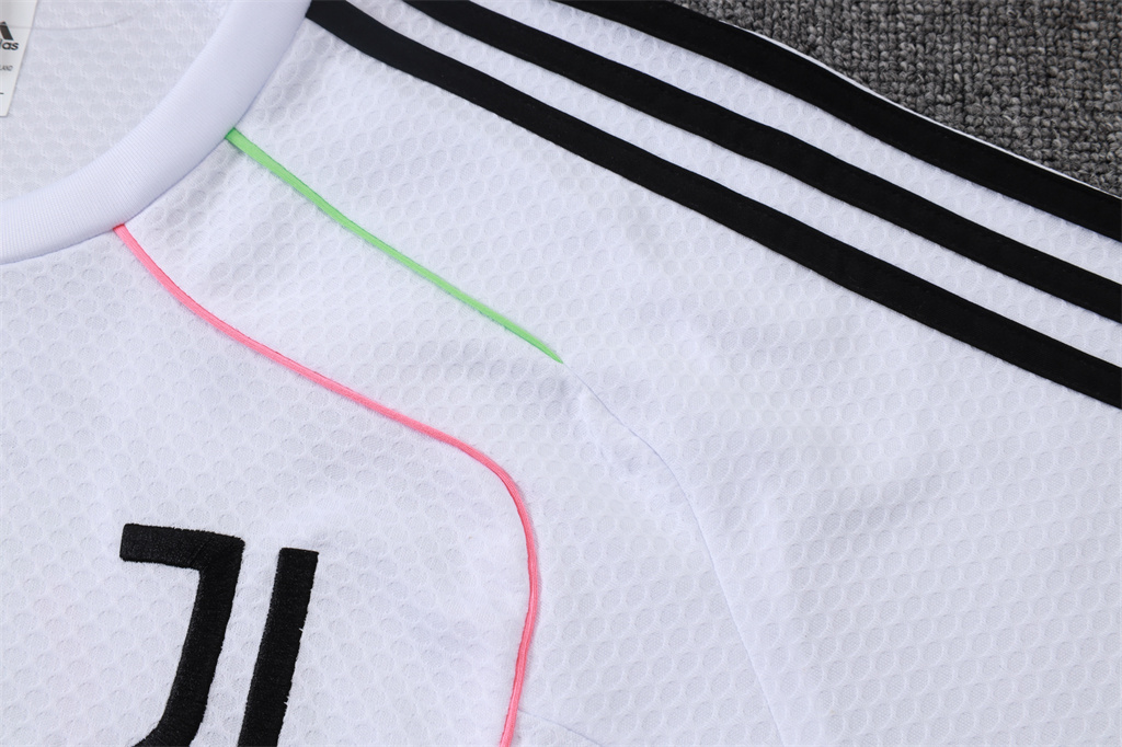 Juventus Training Short Sleeve Jersey 25/26