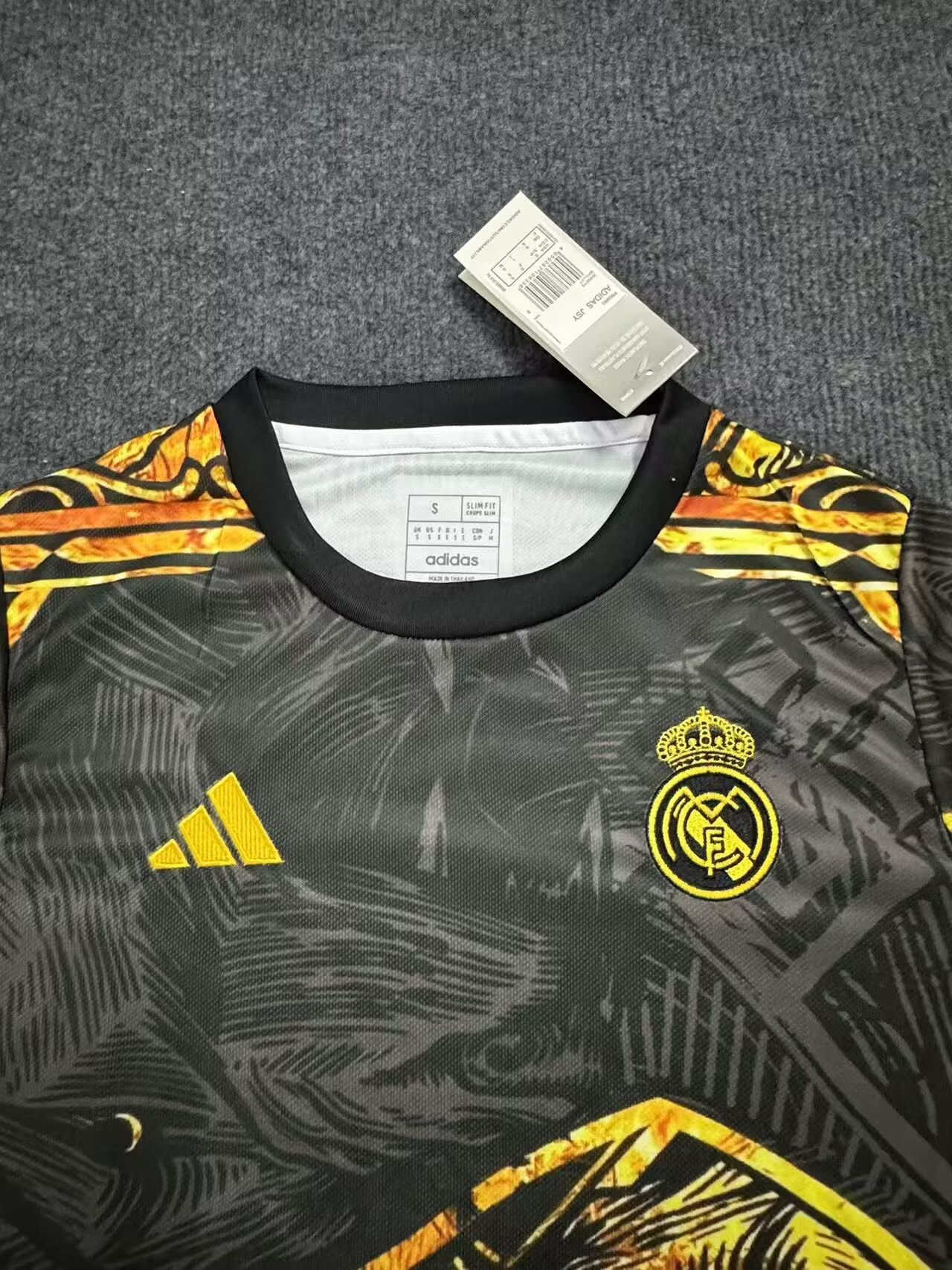 Real Madrid Golden Lion Man Jersey 25/26