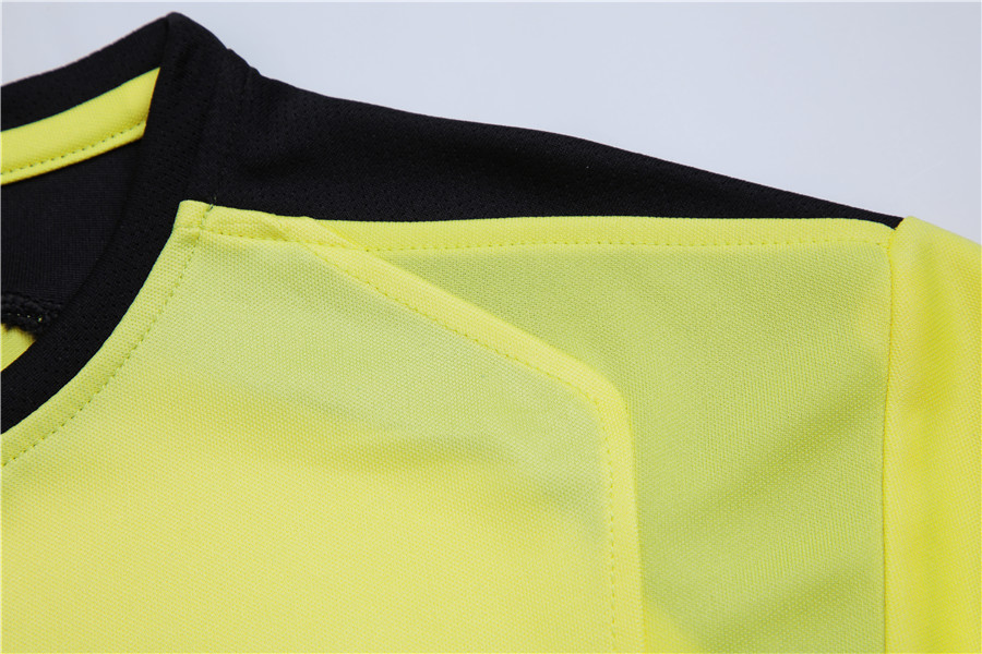 Liverpool Away Retro Jersey 04/05