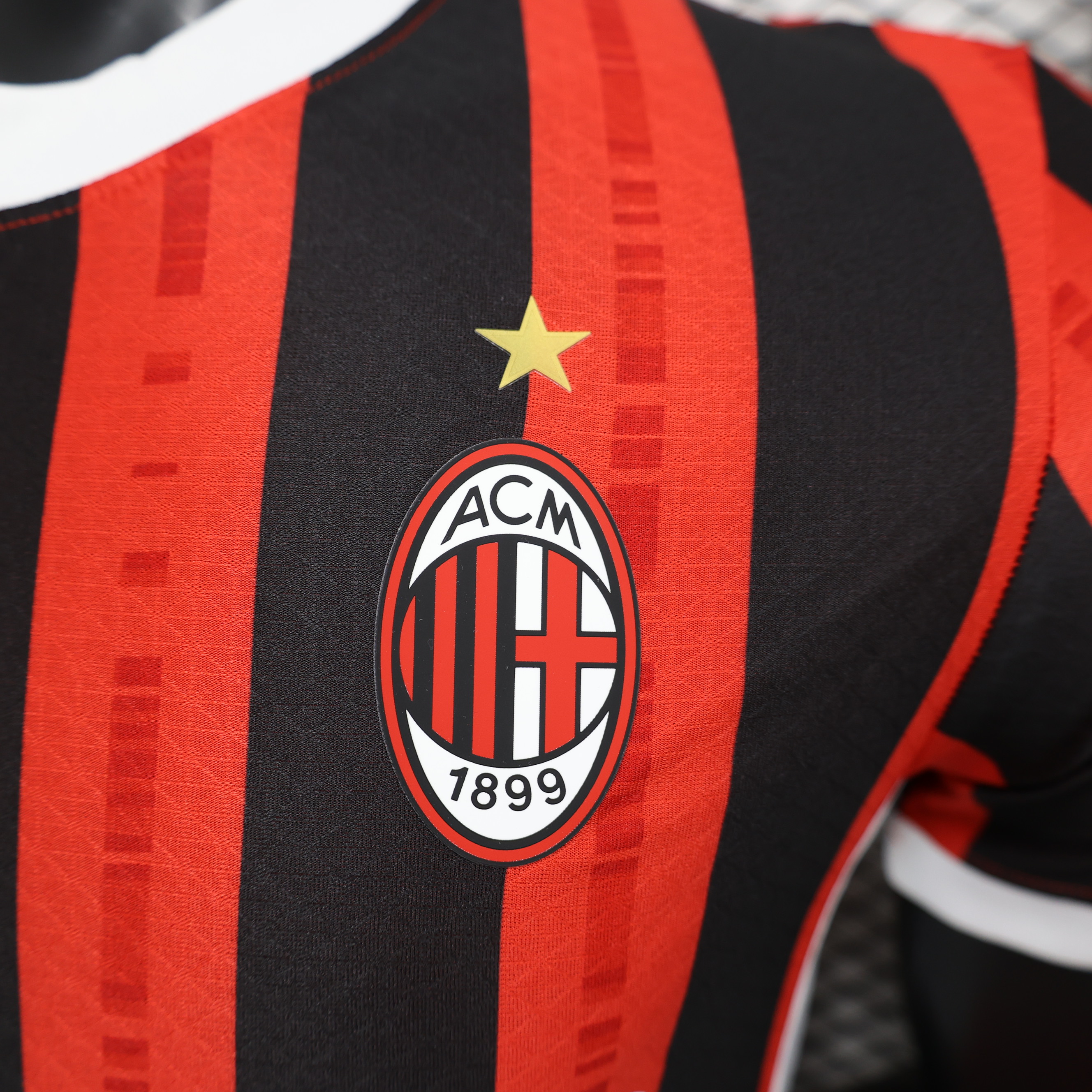 AC Milan Home Man Player Jersey 24/25