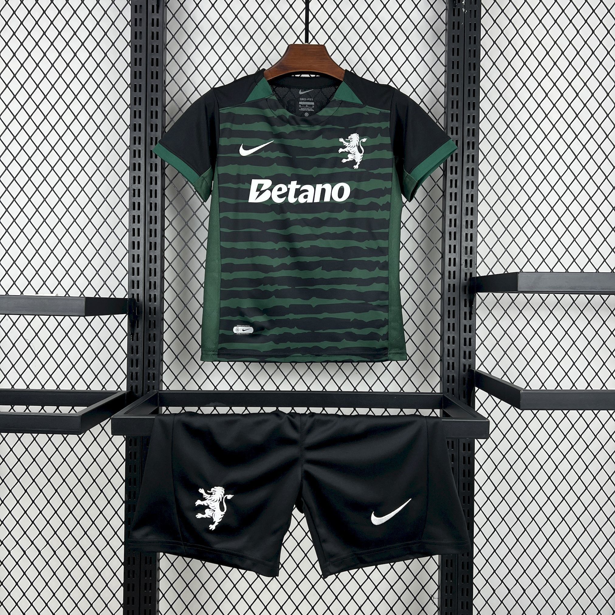 Sporting CP 2025/26 Goalkeeper Kit Kids